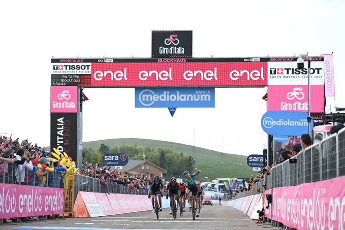 Jai Hindley gana y Mikel Landa ilusiona en el Giro