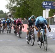 Carapaz llega líder a la semana final de un Giro muy abierto