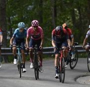 Gana Hirt, Carapaz sigue líder y el Giro arde: es cosa de cuatro