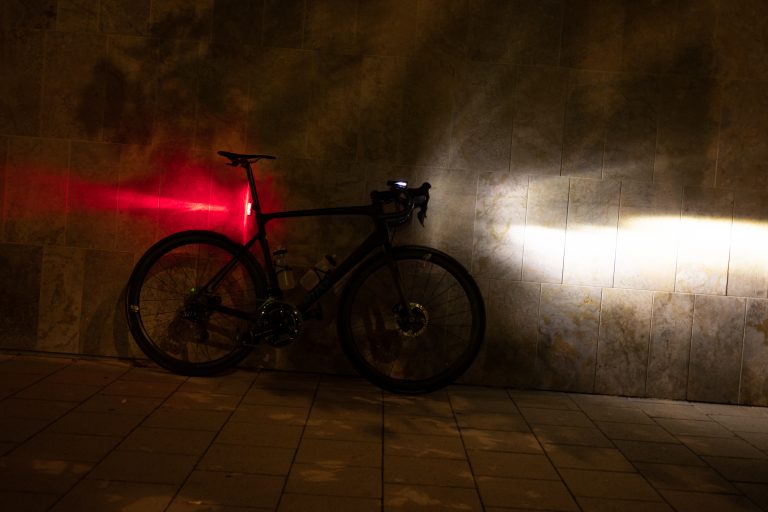 Sigma Aura 100 / Blaze Link, iluminación inteligente para rodar seguro