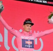 Adrie Van der Poel: «Mathieu todavía no tiene el nivel del Tour’21»