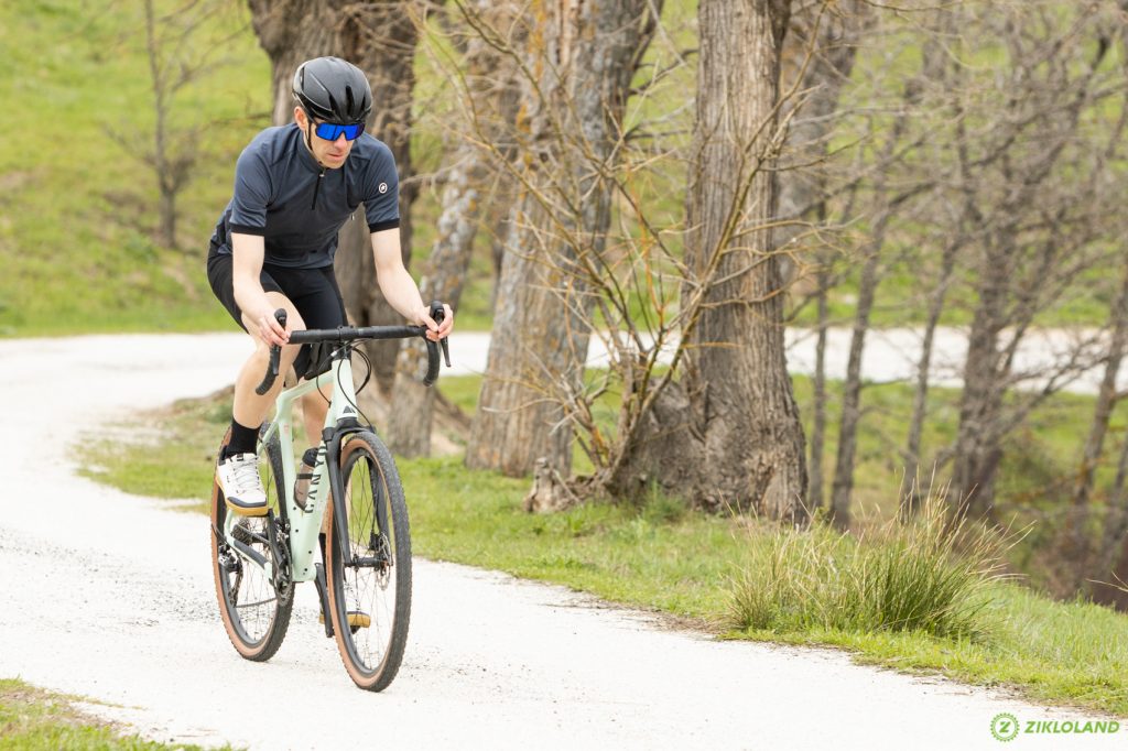 Assos Mille Prendas 100% gravel para disfrutar camino - Zikloland