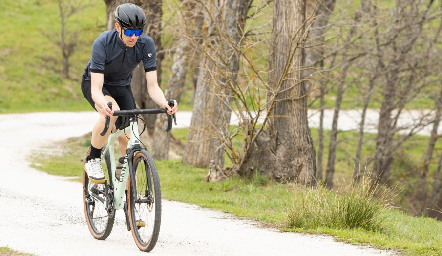 Assos Mille GTC: Prendas 100% gravel para disfrutar del camino