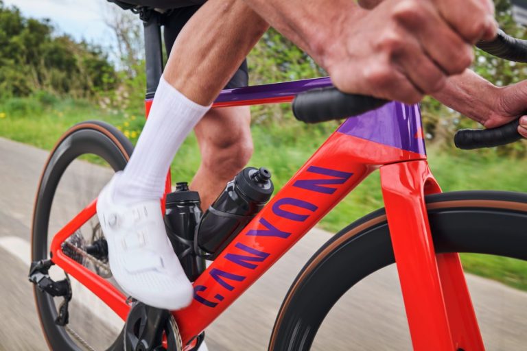 La estrella de la NBA LeBron James entra como nuevo accionista de Canyon