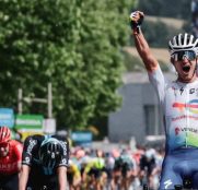 Vuillermoz remata en Dauphine una fuga que sorprende al pelotón