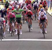 David Gaudu sorprende a Wout van Aert en el Dauphiné