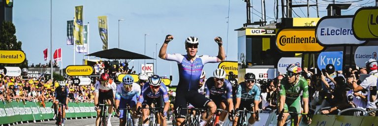 Tour de Francia: Jakobsen y Van Aert se reparten el botín