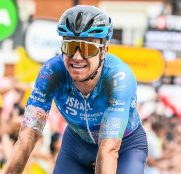 Tour de Francia: Clarke gana y Roglic pierde en el caos del pavés