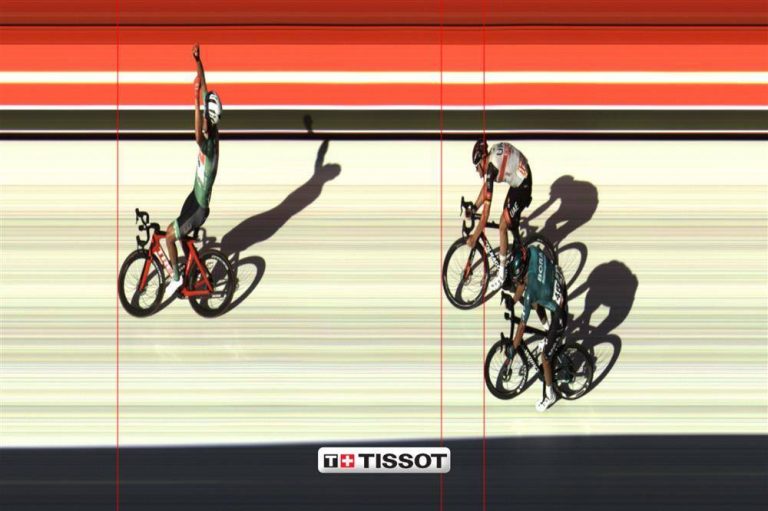 La Vuelta: Mads Pedersen triunfa en mitad del caos