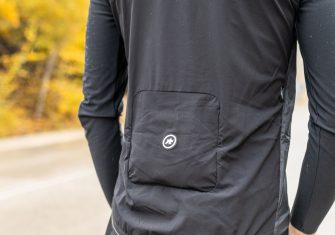 Assos Mille GTC Löwenkralle: Una chaqueta de puro gravel y altamente práctica
