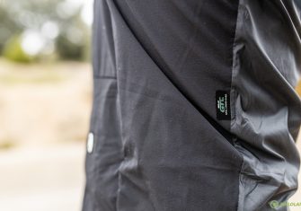 Assos Mille GTC Löwenkralle: Una chaqueta de puro gravel y altamente práctica