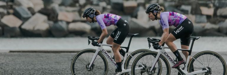 Laboral Kutxa desvela su nueva indumentaria para el equipo femenino