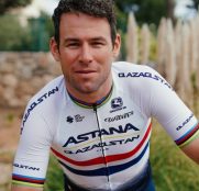 El río revuelto entre Mark Cavendish, Oakley, Scicon y Astaná Qazaqstan