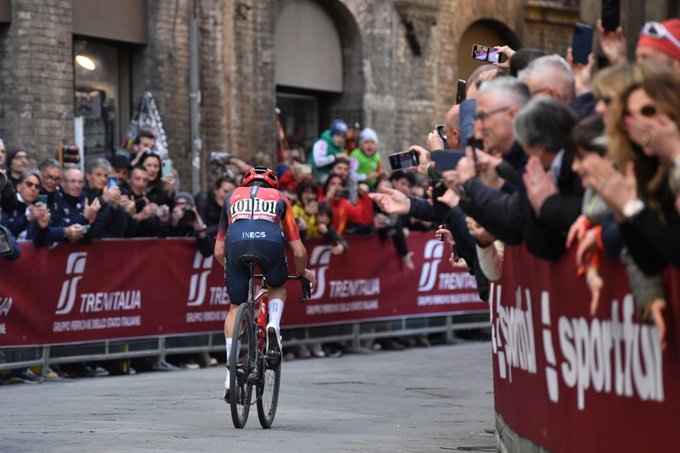 Strade Bianche: exhibición en solitario del británico Tom Pidcock