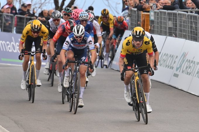 Tirreno-Adriático: Primoz Roglic reaparece ganando en su terreno predilecto