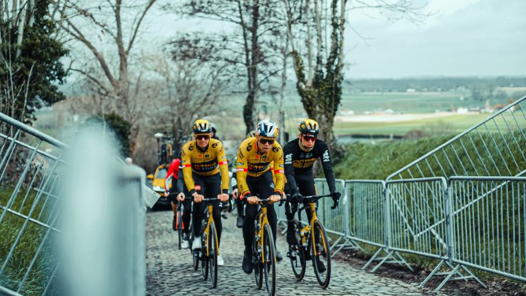 Dylan van Baarle, baja de última hora en el bloque de Jumbo para Flandes