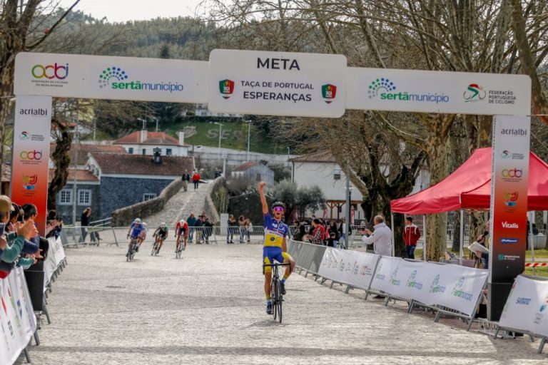 Tiago Santos, el júnior que bate a los sub-23 en Portugal