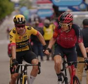 Giro de Italia: Roglic e Ineos encuentran fisuras en Evenepoel