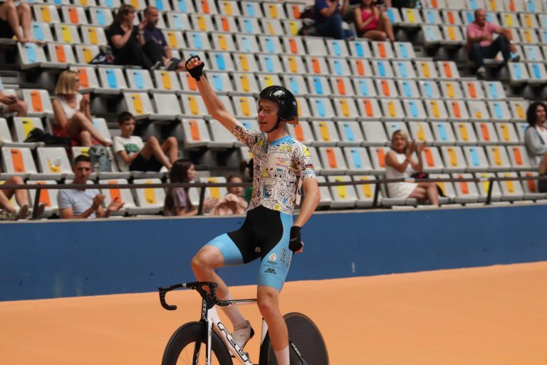 Francesc Bennassar (High Level) supera a Albert Torres (Movistar) en la eliminación del campeonato de España