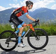 Gino Mader, en estado muy grave tras caerse en el Tour de Suiza