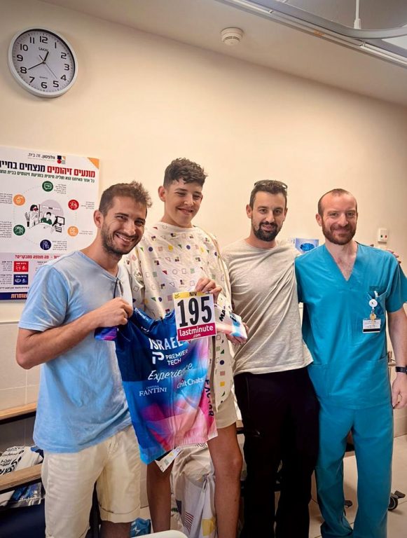 El equipo Israel Premier Tech continental apoya a los jóvenes ciclistas heridos el sábado