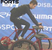 Los rodillos y la bicicleta indoor de Zycle, compañeros perfectos de viaje para Felipe Orts