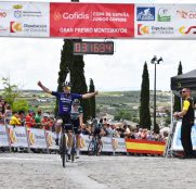 El júnior Hodei Muñoz se anota la victoria en Montemayor y es líder de la Copa de España