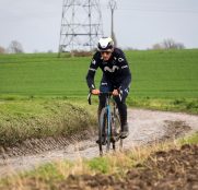 La París-Roubaix más técnica de los últimos años por culpa de la lluvia… y el barro