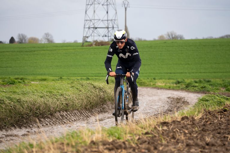 La París-Roubaix más técnica de los últimos años por culpa de la lluvia… y el barro