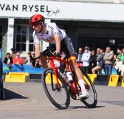 España brilla en la categoría júnior: Héctor Alvarez firma un top10 en Roubaix