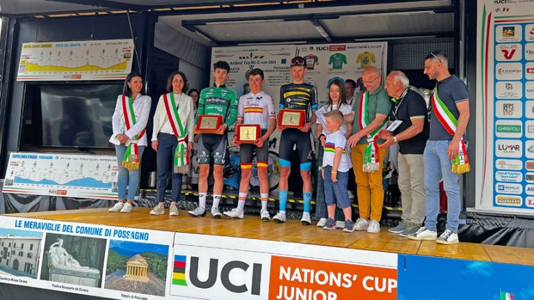 El júnior Adrià Pericas firma otra victoria histórica en el GP FWR Baron