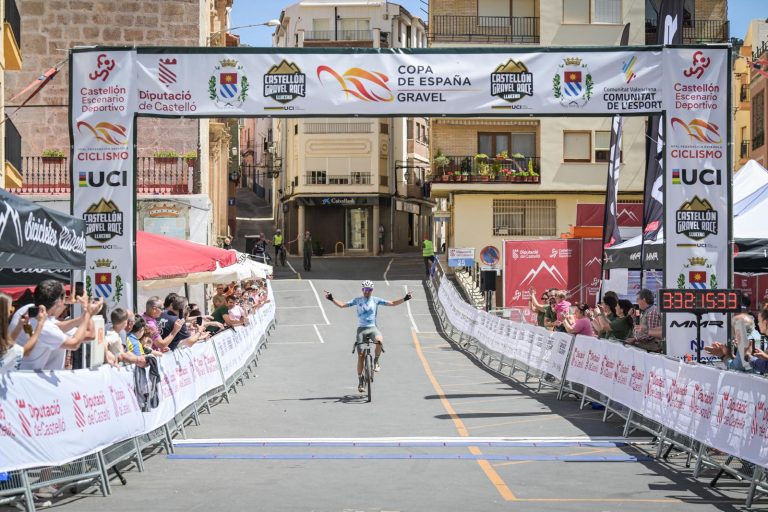 El murciano Alejandro Valverde se lleva en solitario la Castellón Gravel Race