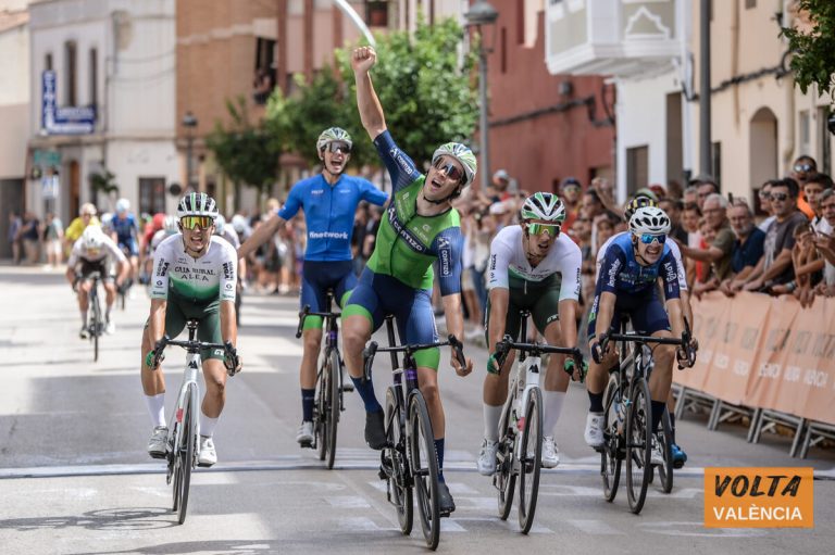 Cortizo se lleva doble premio en la etapa final de la Volta a Valencia