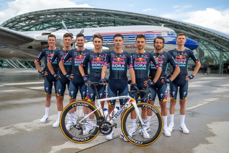 El modelo de multipropiedad en el fútbol, prohibido en el ciclismo profesional