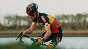 Eli Iserbyt se retira por culpa de la maldita dolencia en la arteria ilíaca