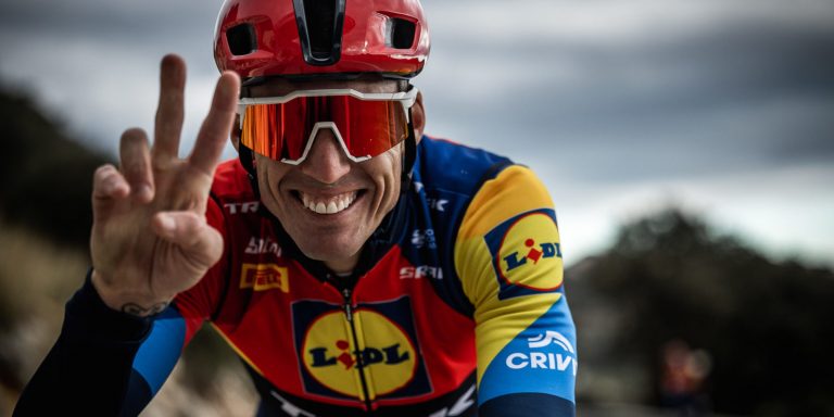 Oficial: Lidl-Trek firma al motociclista Aleix Espargaró como embajador y ciclista