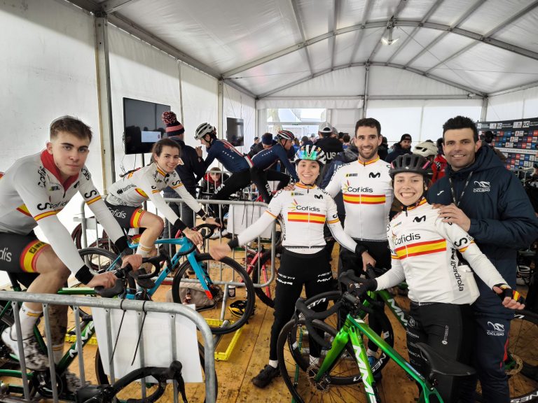 España solo puede ser octava en el Team Relay del Mundial de ciclocross