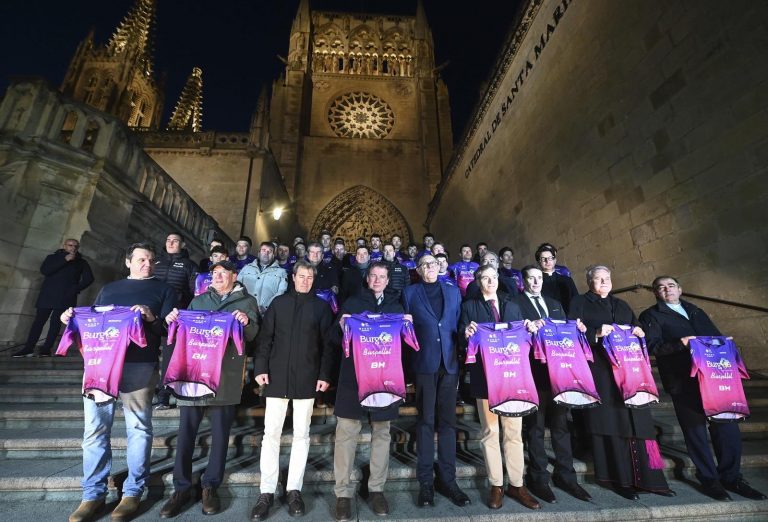 Burgos-Burpellet-BH presentó la plantilla de 2025 en la Catedral de Burgos
