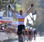 El caos de Alex Aranburu en la Itzulia y la ley del embudo que casi siempre perjudica al ciclista