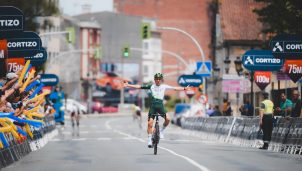 Lucas Towers se impone en solitario en las Rutas Xacobeas de la Copa de España elite