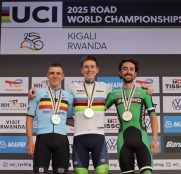 Tadej Pogacar vuelve a romper las reglas clásicas del ciclismo para ganar el Mundial