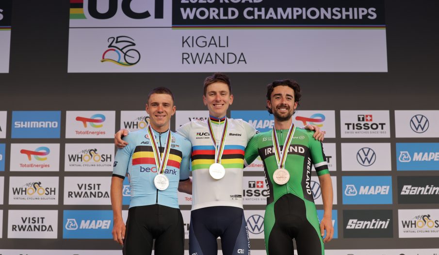 Tadej Pogacar vuelve a romper las reglas clásicas del ciclismo para ganar el Mundial