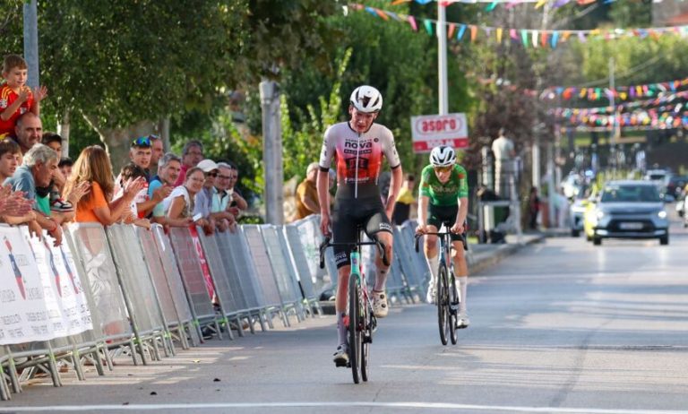 Los británicos Hudson y Peace dominan la primera etapa de la Vuelta a Cantabria júnior