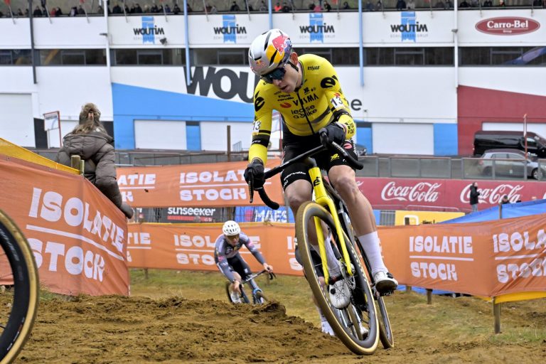 Tibor del Grosso bate a Wout van Aert y Felipe Orts también brilla