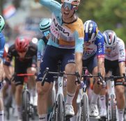 El equipo NSN de Andrés Iniesta se estrena en el WorldTour: victoria en el Tour Down Under