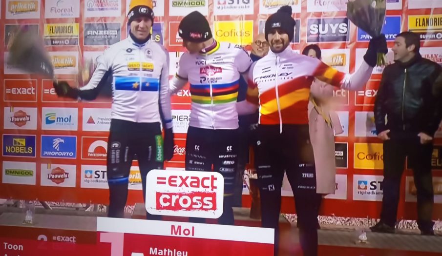 Mathieu van der Poel vence y Felipe Orts firma un podio histórico bajo la nieve