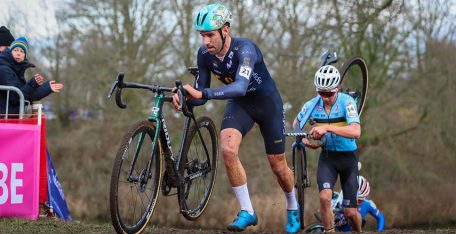 Felipe Orts sigue haciendo historia: séptimo en el Mundial de ciclocross