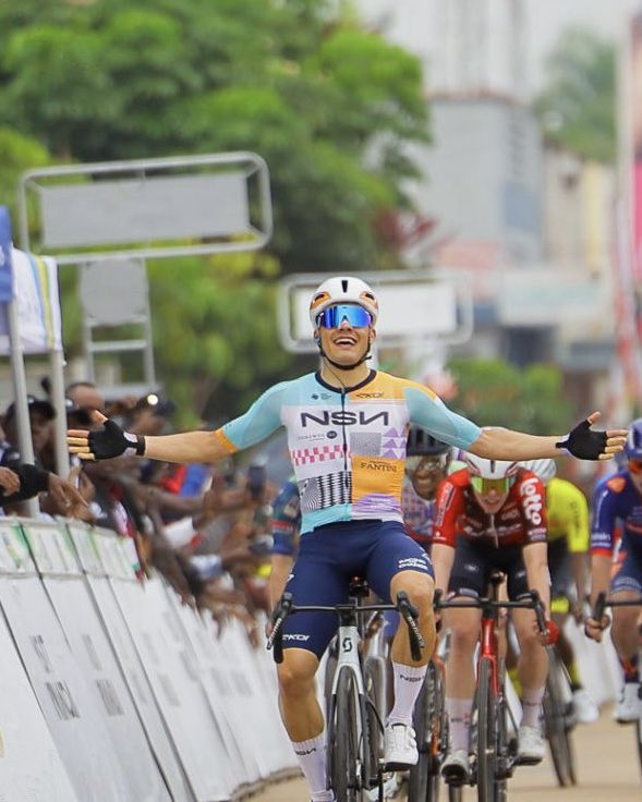 Pau Martí deja su sello personal certificando su polivalencia casi absoluta: triunfo al sprint