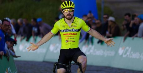 Santi Mesa aplasta a sus rivales en el sprint de la Volta ao Alentejo