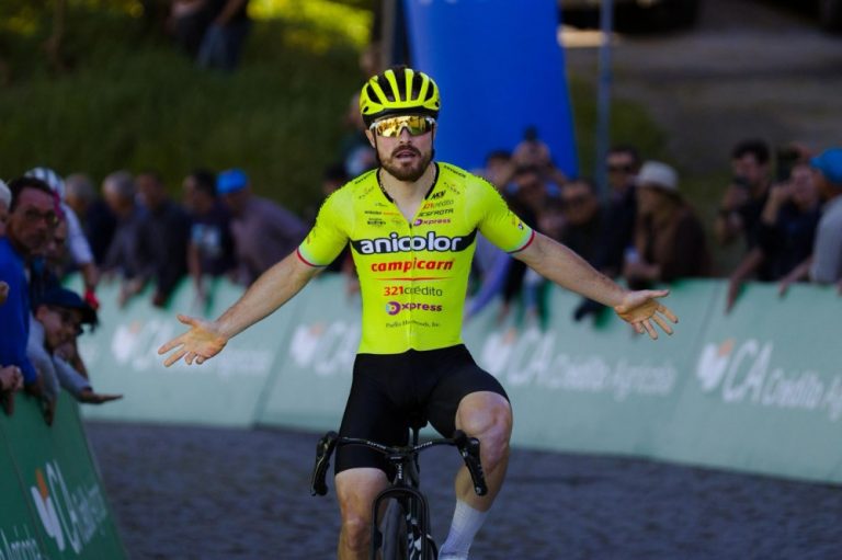 Santi Mesa aplasta a sus rivales en el sprint de la Volta ao Alentejo